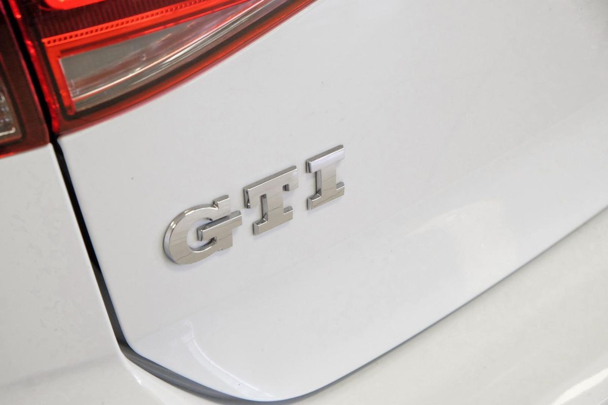 2015 Volkswagen Golf GTI 7 image 23