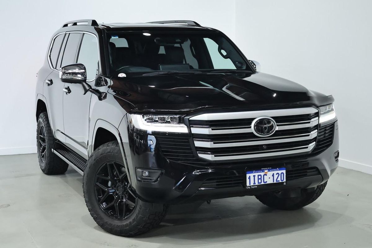 2023 Toyota Landcruiser Sahara FJA300R