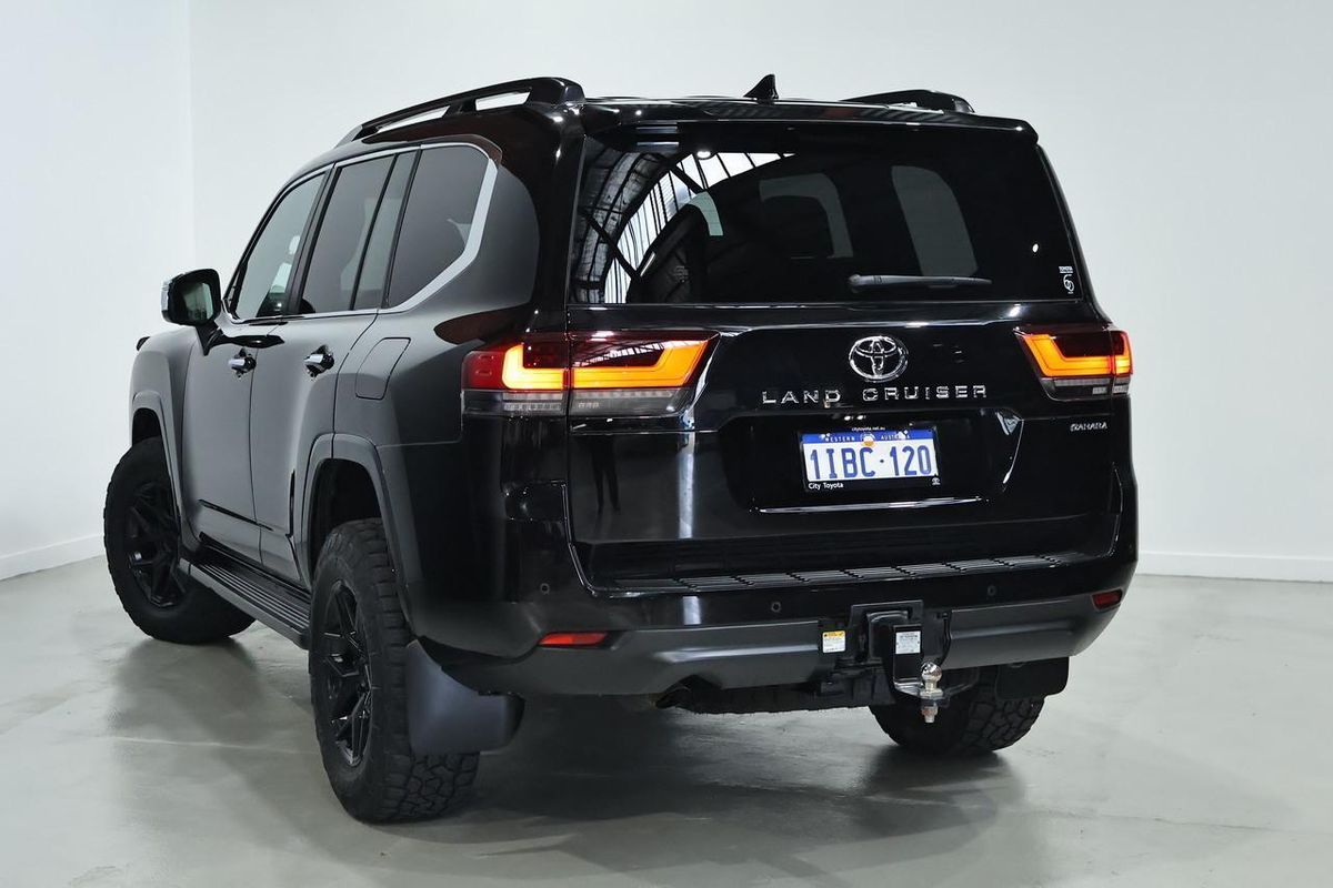 2023 Toyota Landcruiser Sahara FJA300R