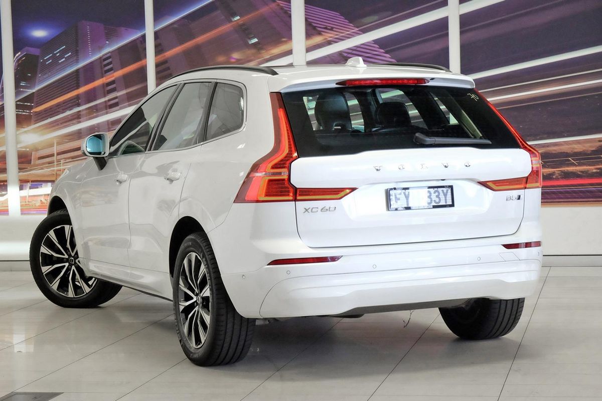 2022 Volvo XC60 Plus B5 image 2