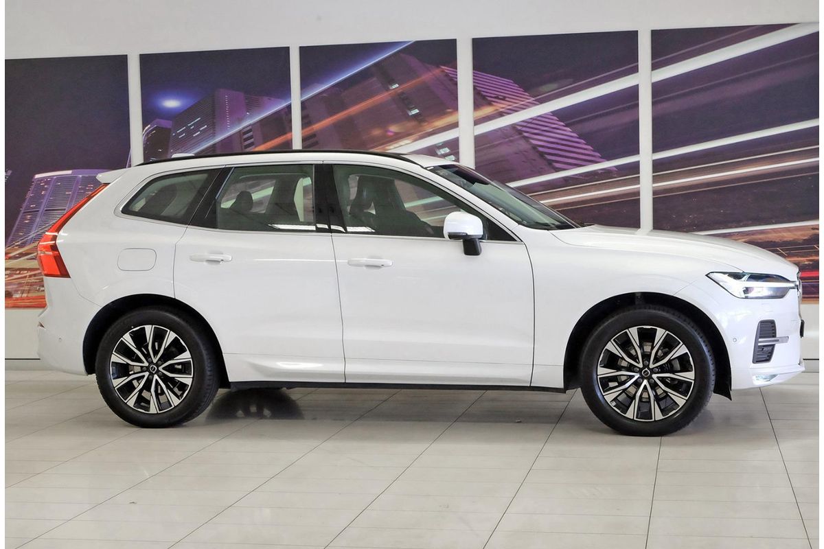 2022 Volvo XC60 Plus B5 image 3