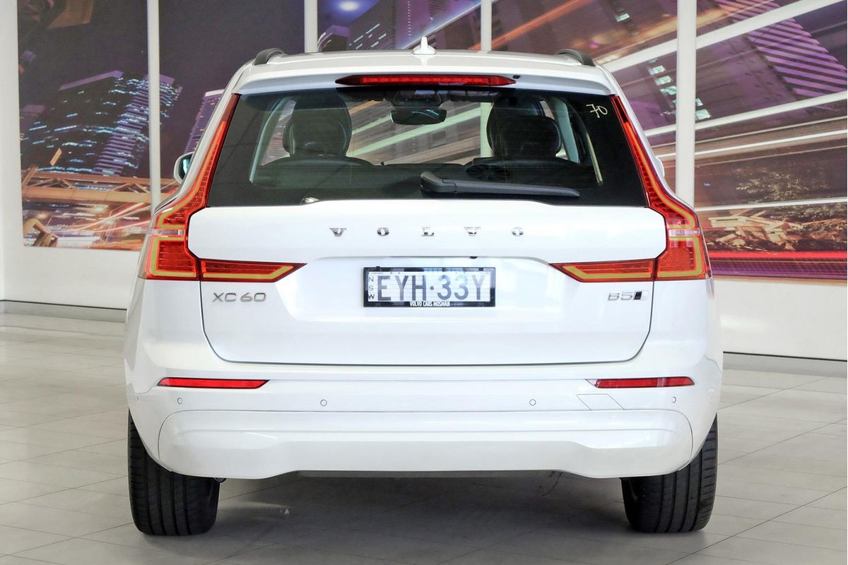 2022 Volvo XC60 Plus B5 image 5