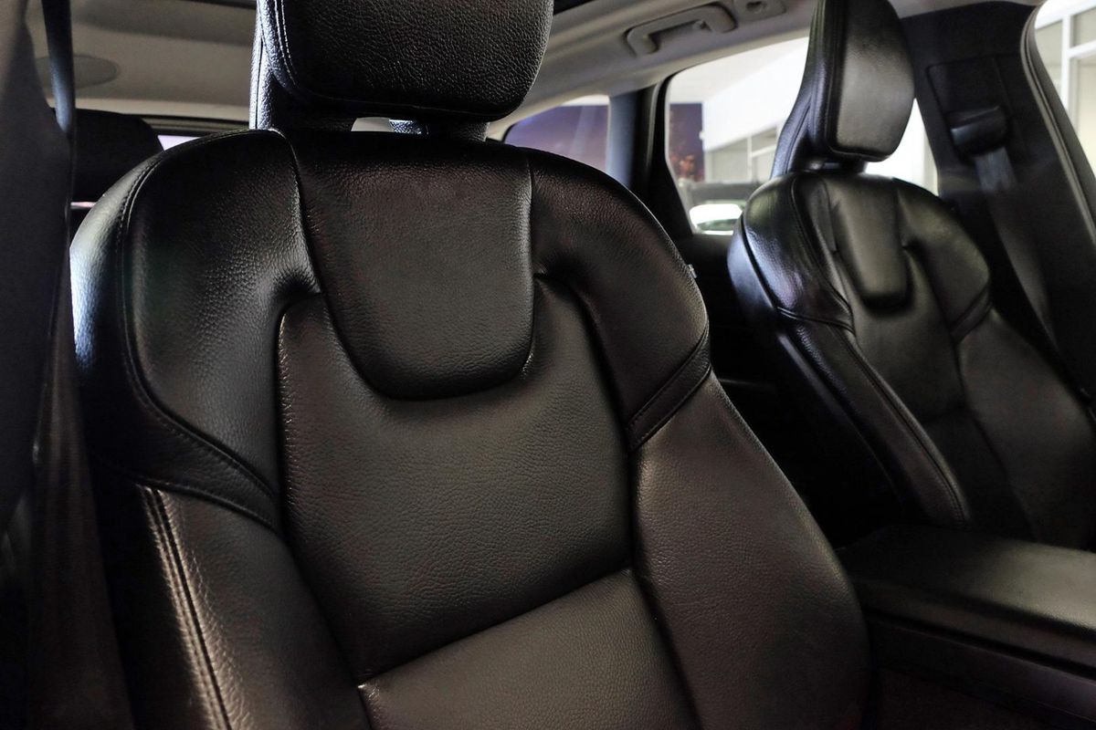 2022 Volvo XC60 Plus B5 image 16