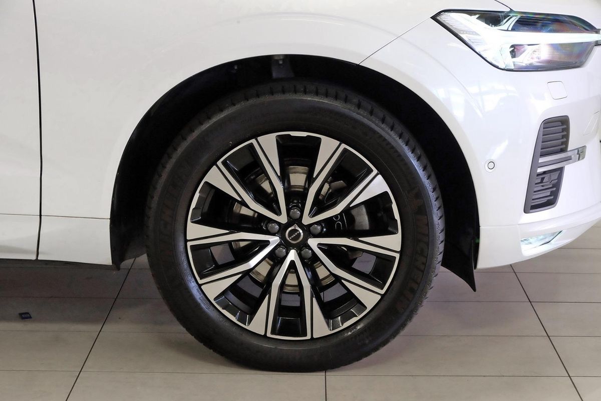 2022 Volvo XC60 Plus B5 image 18