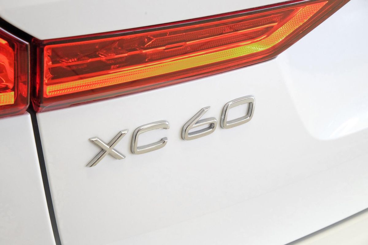 2022 Volvo XC60 Plus B5 image 21