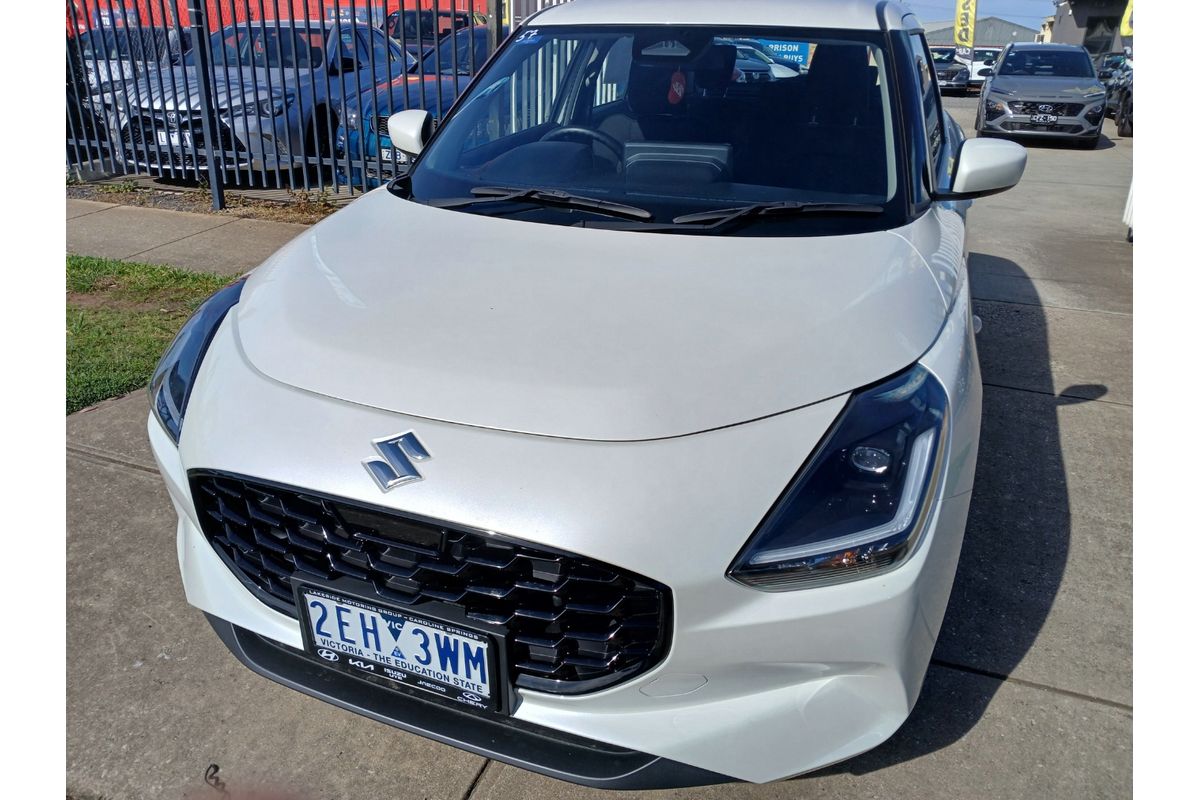 2025 Suzuki Swift Hybrid UZ image 2