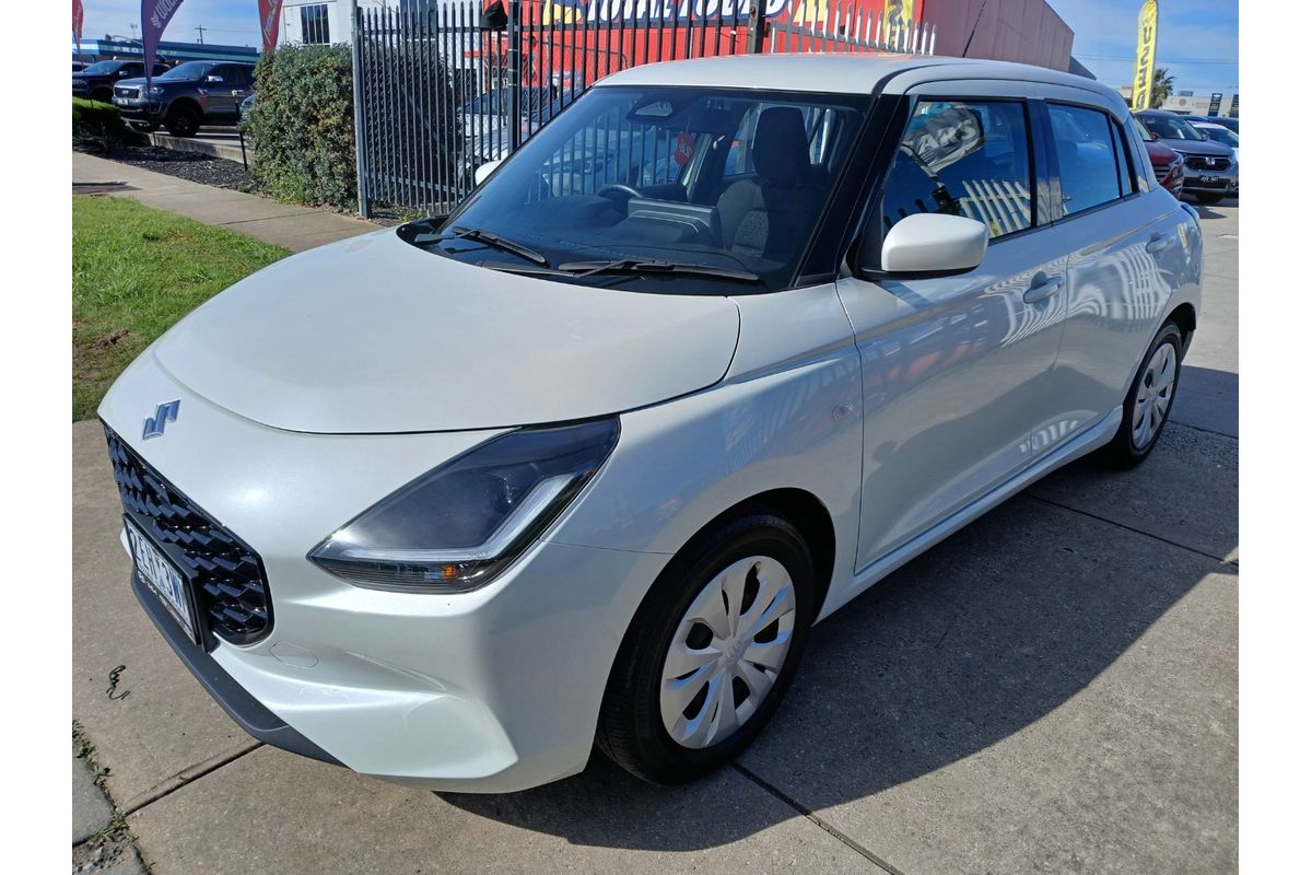 2025 Suzuki Swift Hybrid UZ image 3
