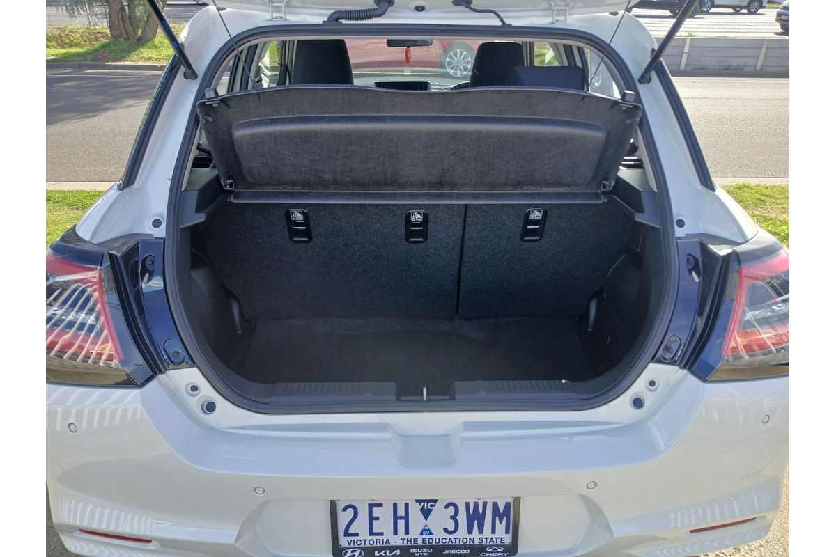 2025 Suzuki Swift Hybrid UZ image 13