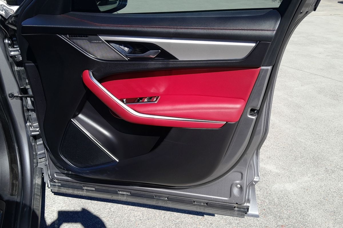 2023 Jaguar F-PACE P250 R-Dynamic SE X761