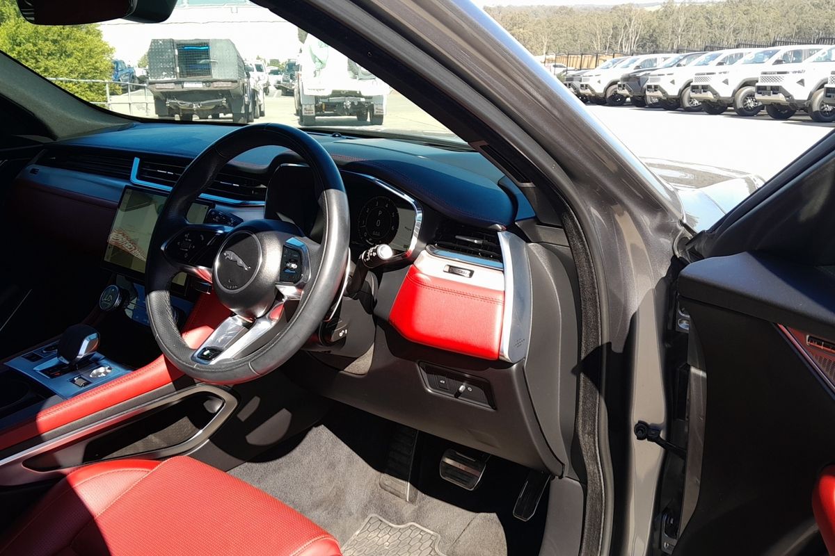 2023 Jaguar F-PACE P250 R-Dynamic SE X761
