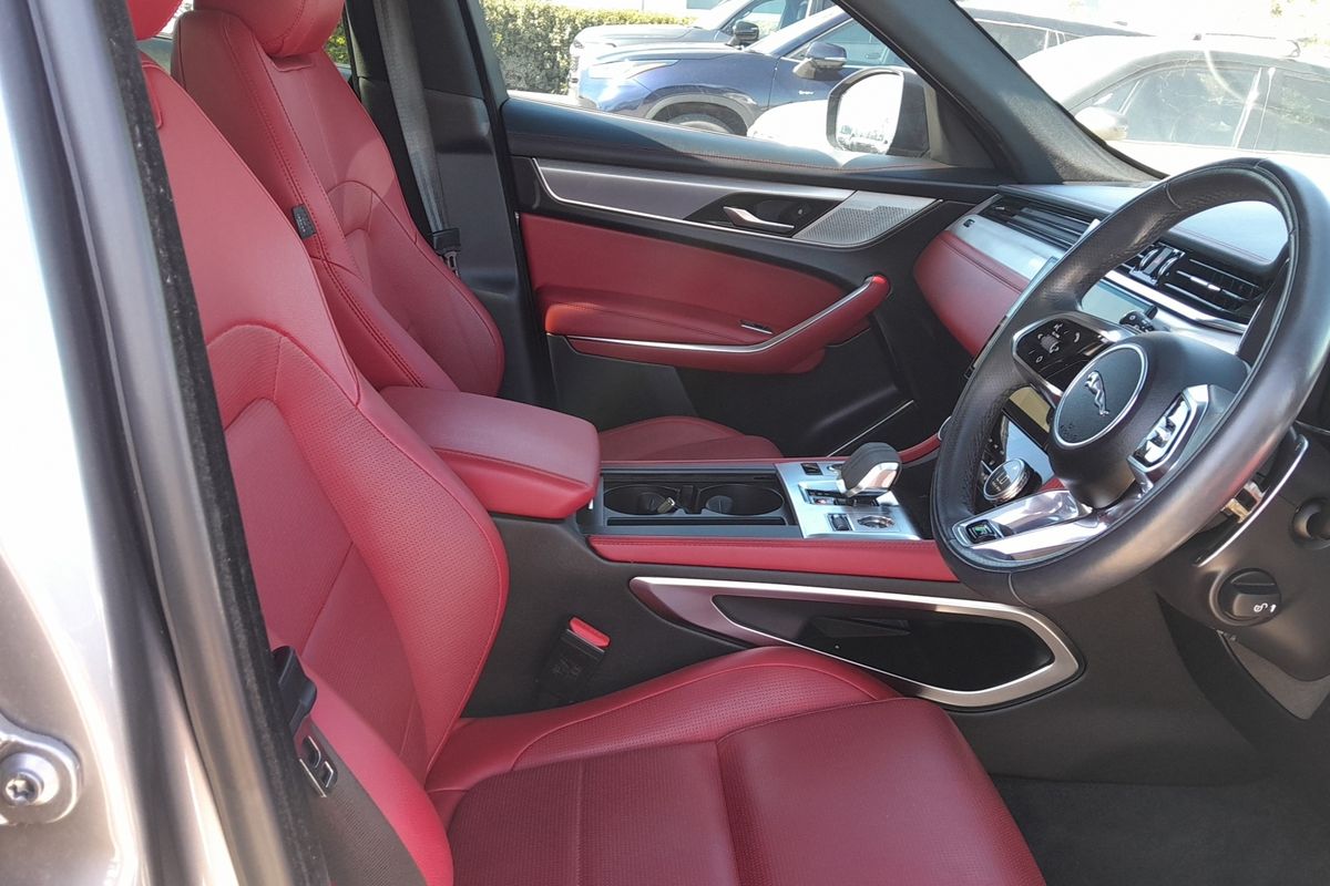 2023 Jaguar F-PACE P250 R-Dynamic SE X761