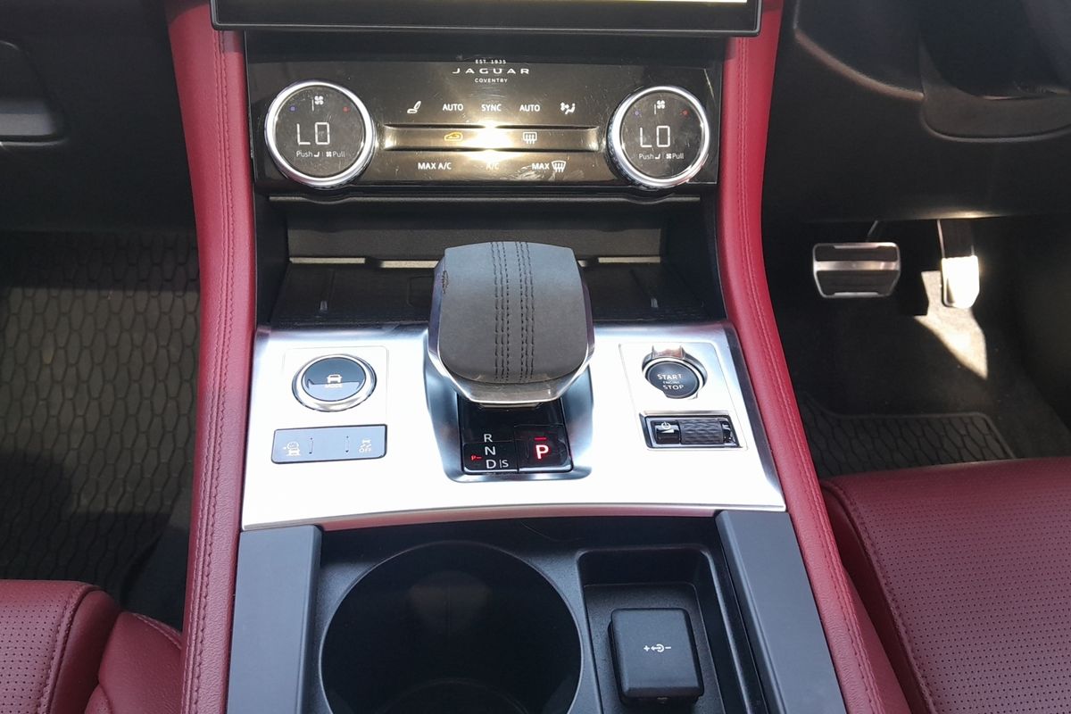 2023 Jaguar F-PACE P250 R-Dynamic SE X761