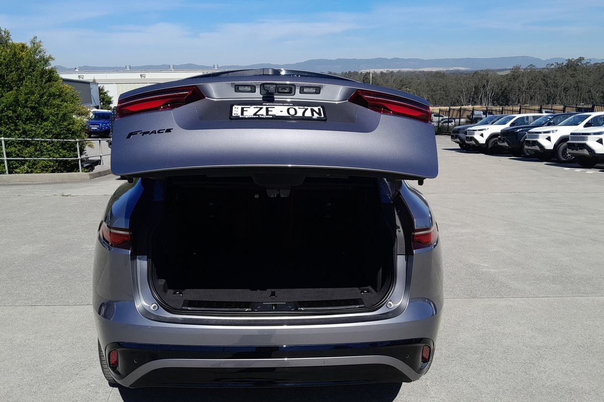 2023 Jaguar F-PACE P250 R-Dynamic SE X761