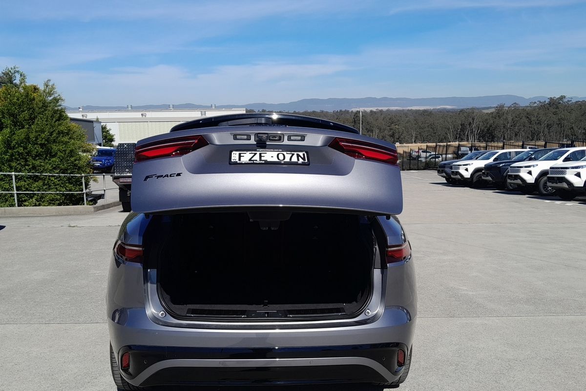 2023 Jaguar F-PACE P250 R-Dynamic SE X761