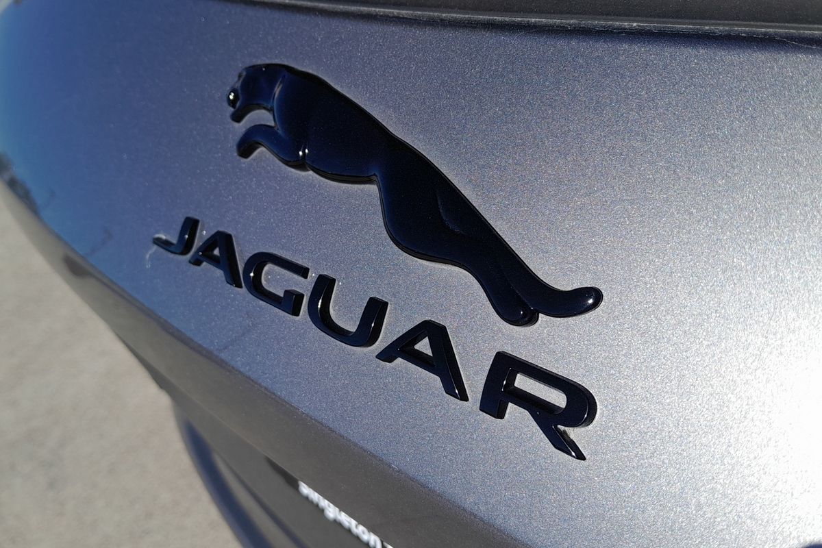 2023 Jaguar F-PACE P250 R-Dynamic SE X761