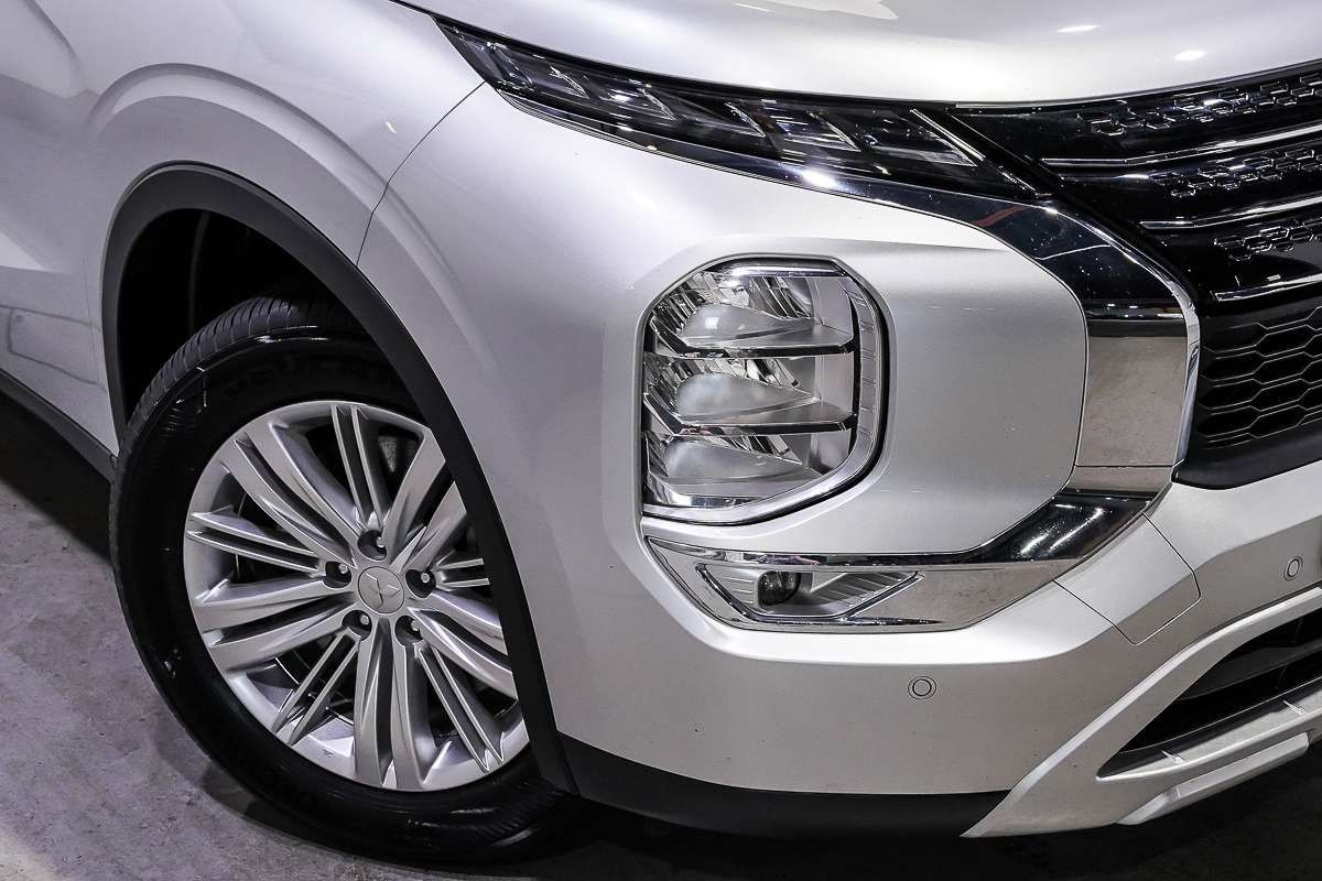 2025 Mitsubishi Outlander LS ZM