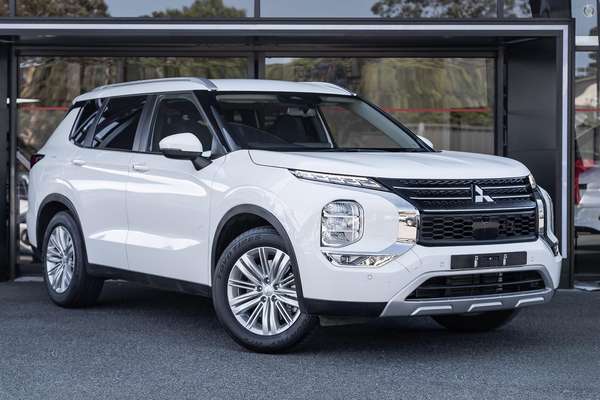 2024 Mitsubishi Outlander LS ZM