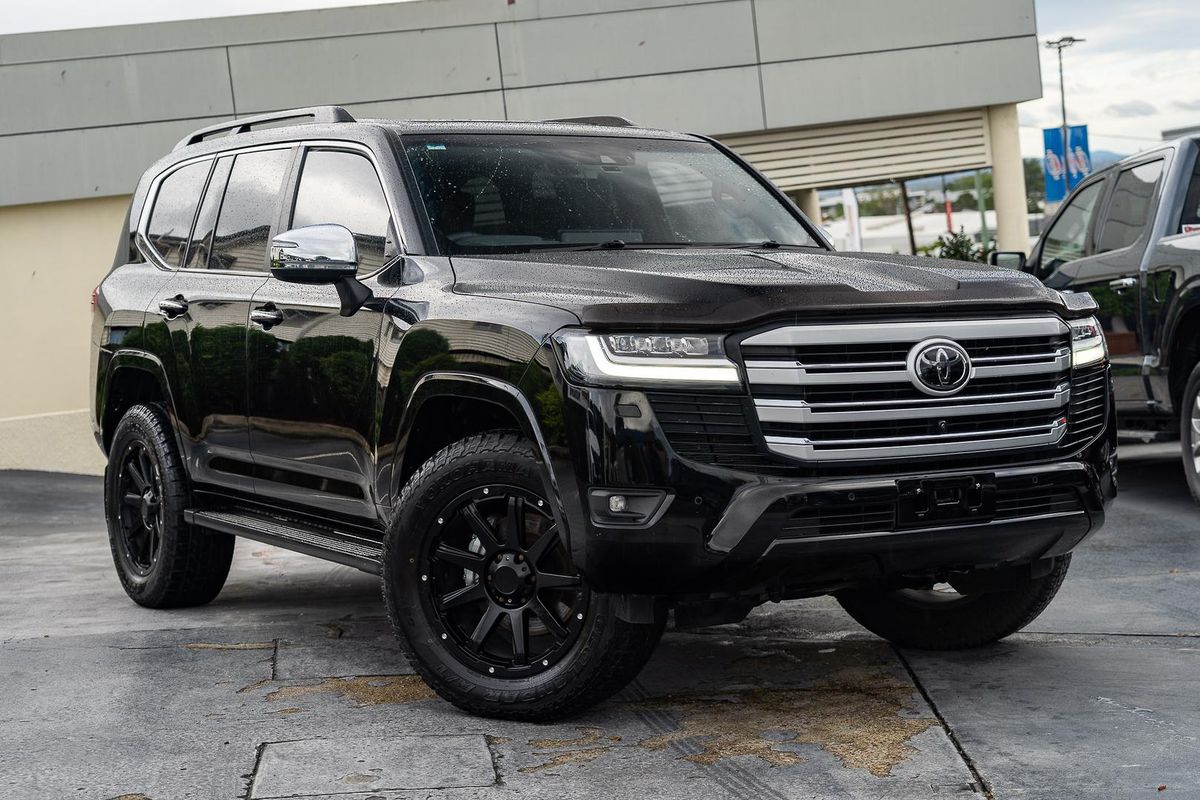 2024 Toyota Landcruiser Sahara FJA300R