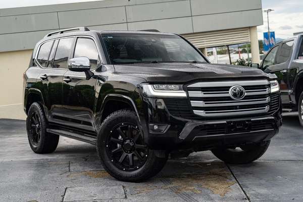 2024 Toyota Landcruiser Sahara FJA300R