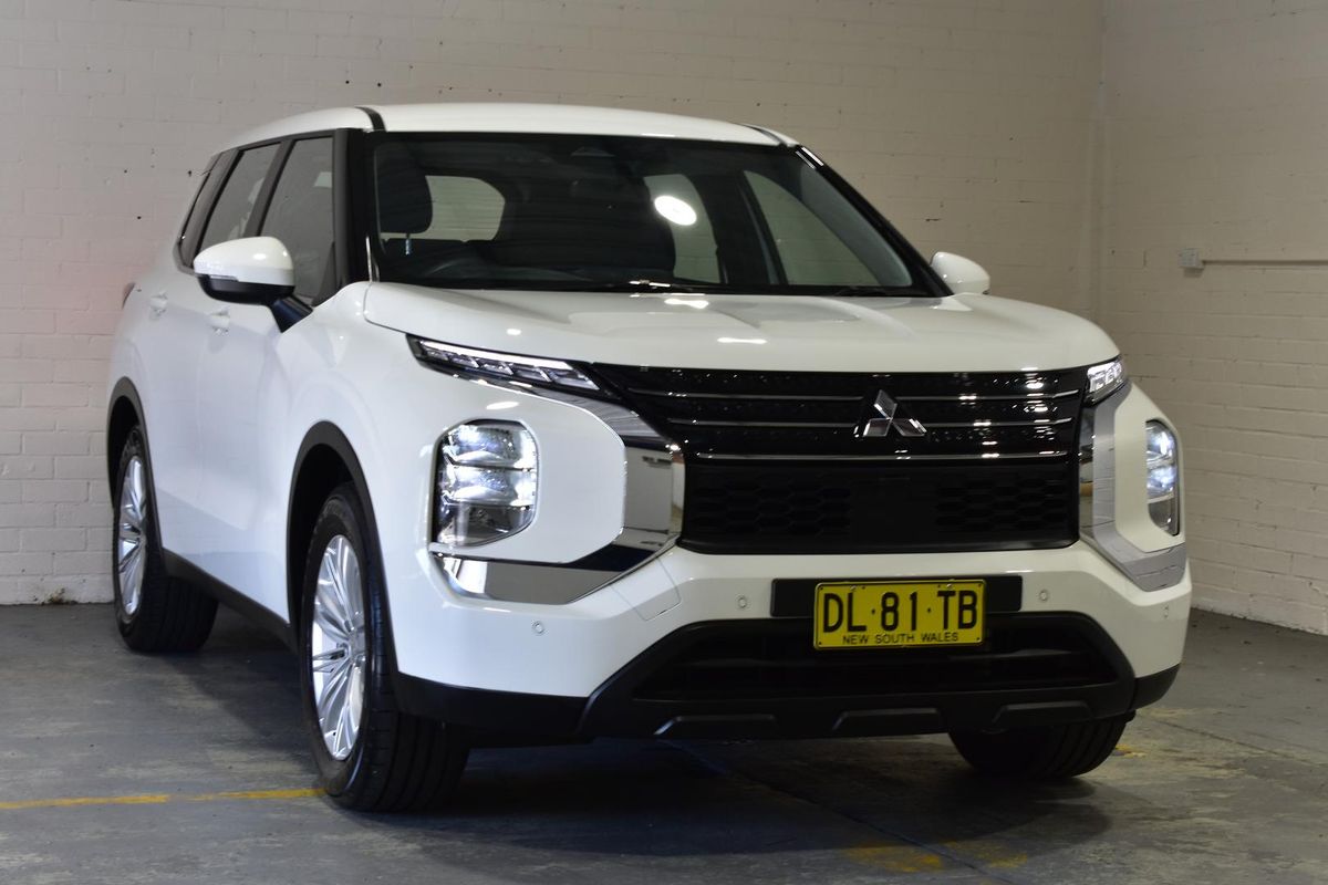 2024 Mitsubishi Outlander ES ZM