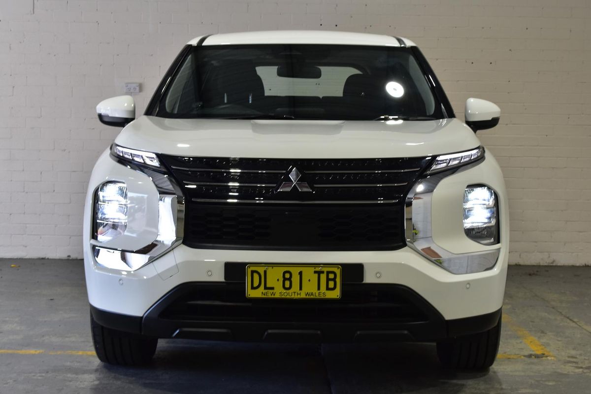 2024 Mitsubishi Outlander ES ZM