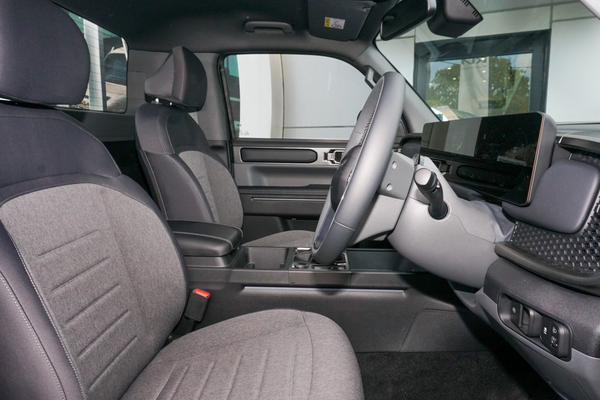 2025 Kia Tasman SX TK 4X4 thumb-8