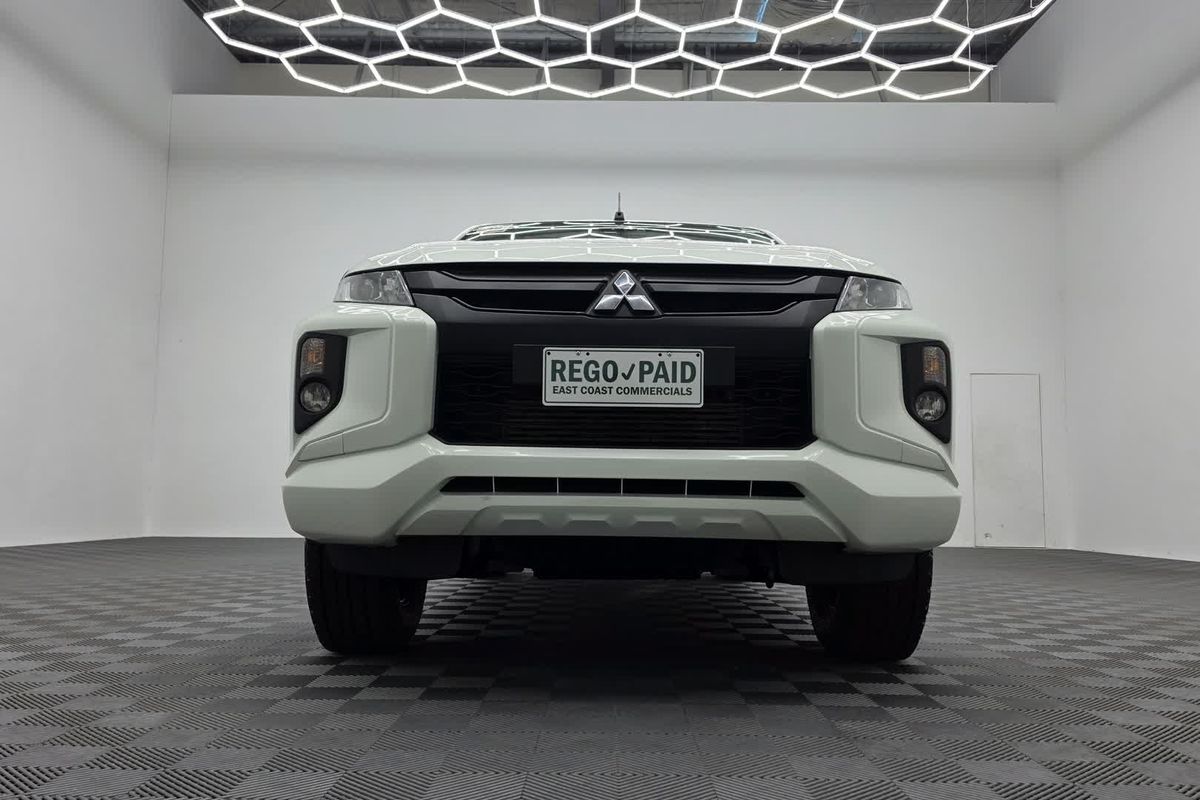 2023 Mitsubishi Triton GLX MR 4X4 image 9
