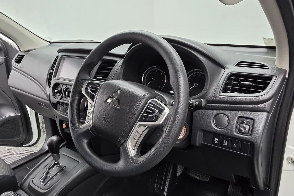 2023 Mitsubishi Triton GLX MR 4X4 image 19
