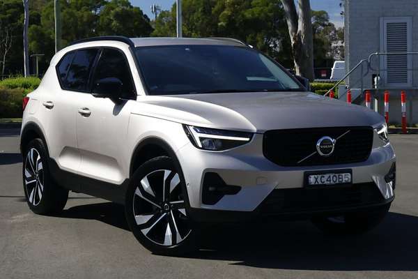 2022 Volvo XC40 Ultimate B5 Dark