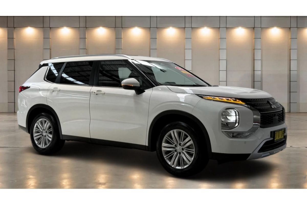 2024 Mitsubishi Outlander LS ZM