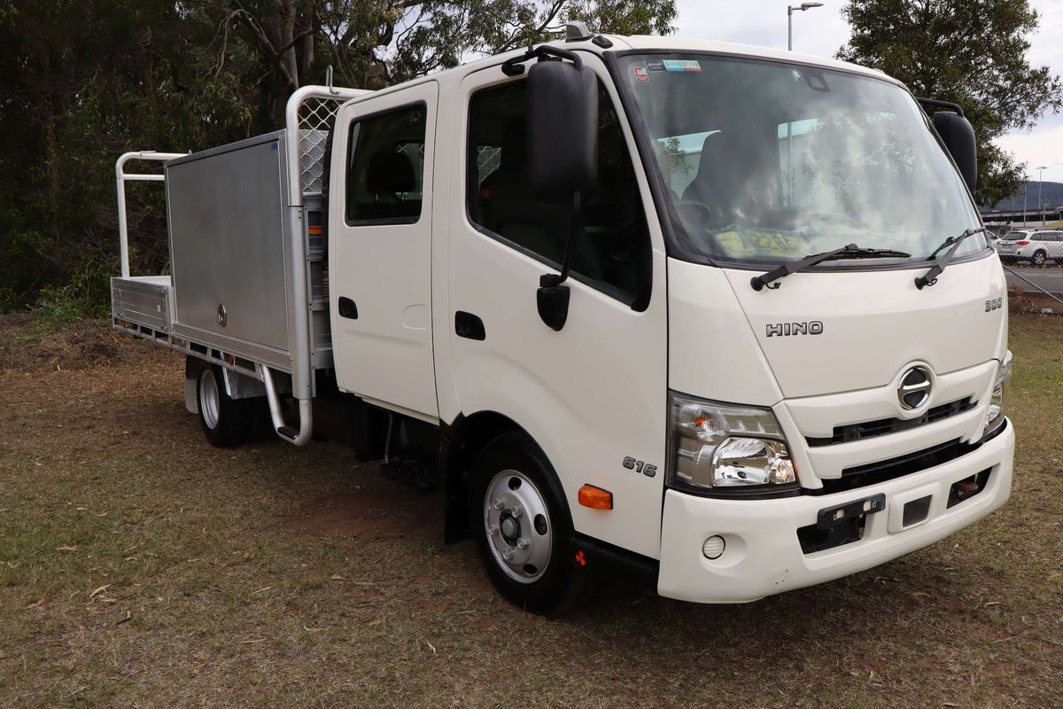 2023 Hino 300 Series 616 3870 WIDE XZU720R MY20 REAR WHEEL DRIVE LWB image 19