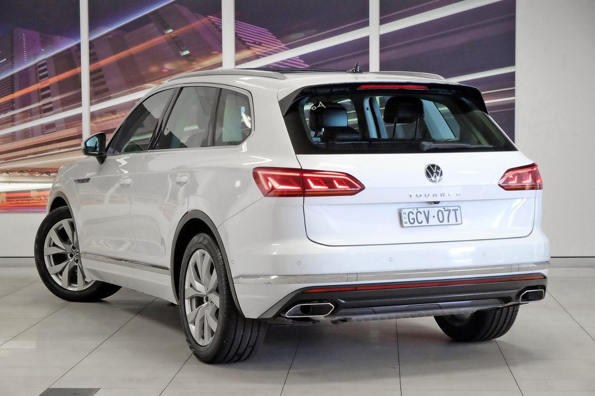2022 Volkswagen Touareg 210TDI Elegance CR image 2