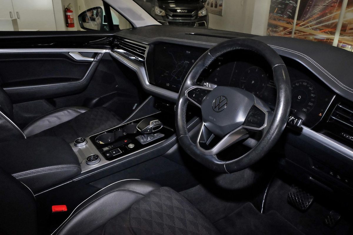 2022 Volkswagen Touareg 210TDI Elegance CR image 7