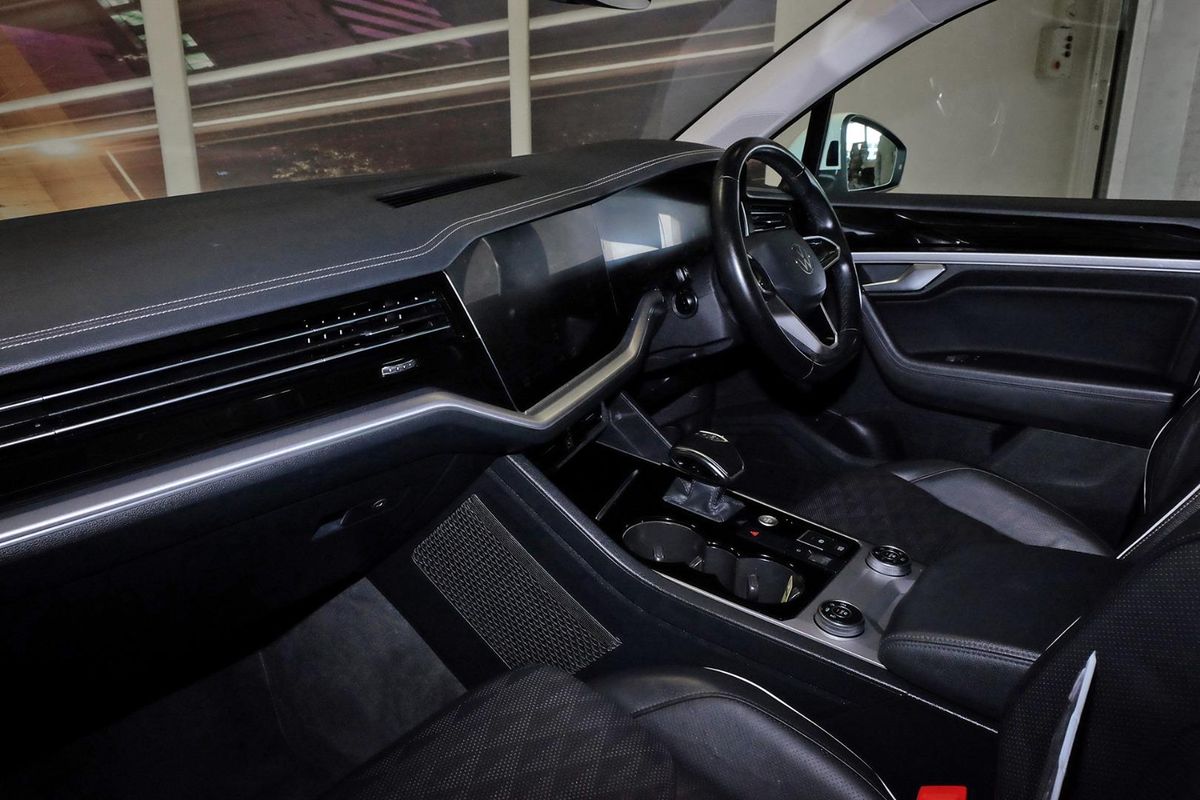 2022 Volkswagen Touareg 210TDI Elegance CR image 9