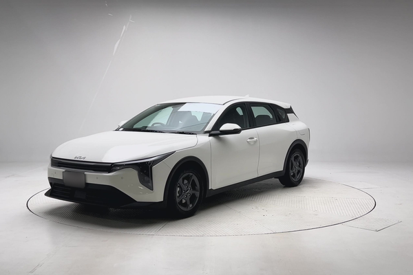 2025 Kia K4 S CL4m thumb-5