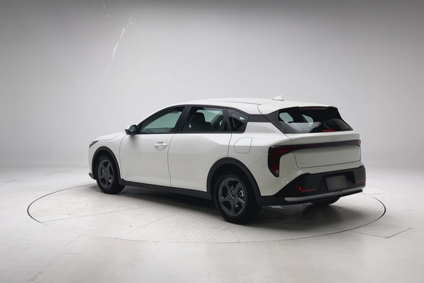 2025 Kia K4 S CL4m thumb-8