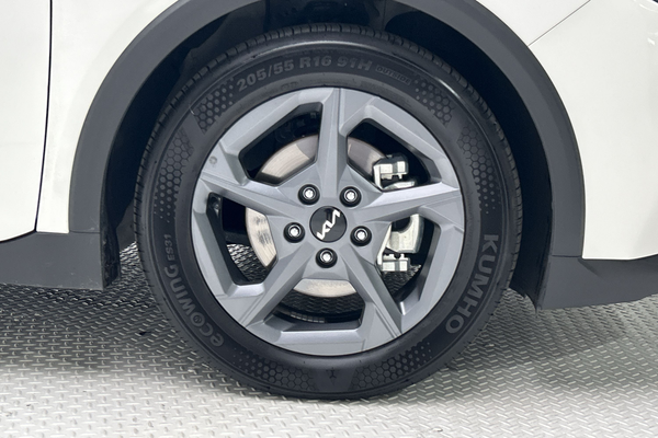 2025 Kia K4 S CL4m thumb-9