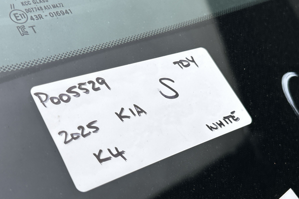 2025 Kia K4 S CL4m thumb-23