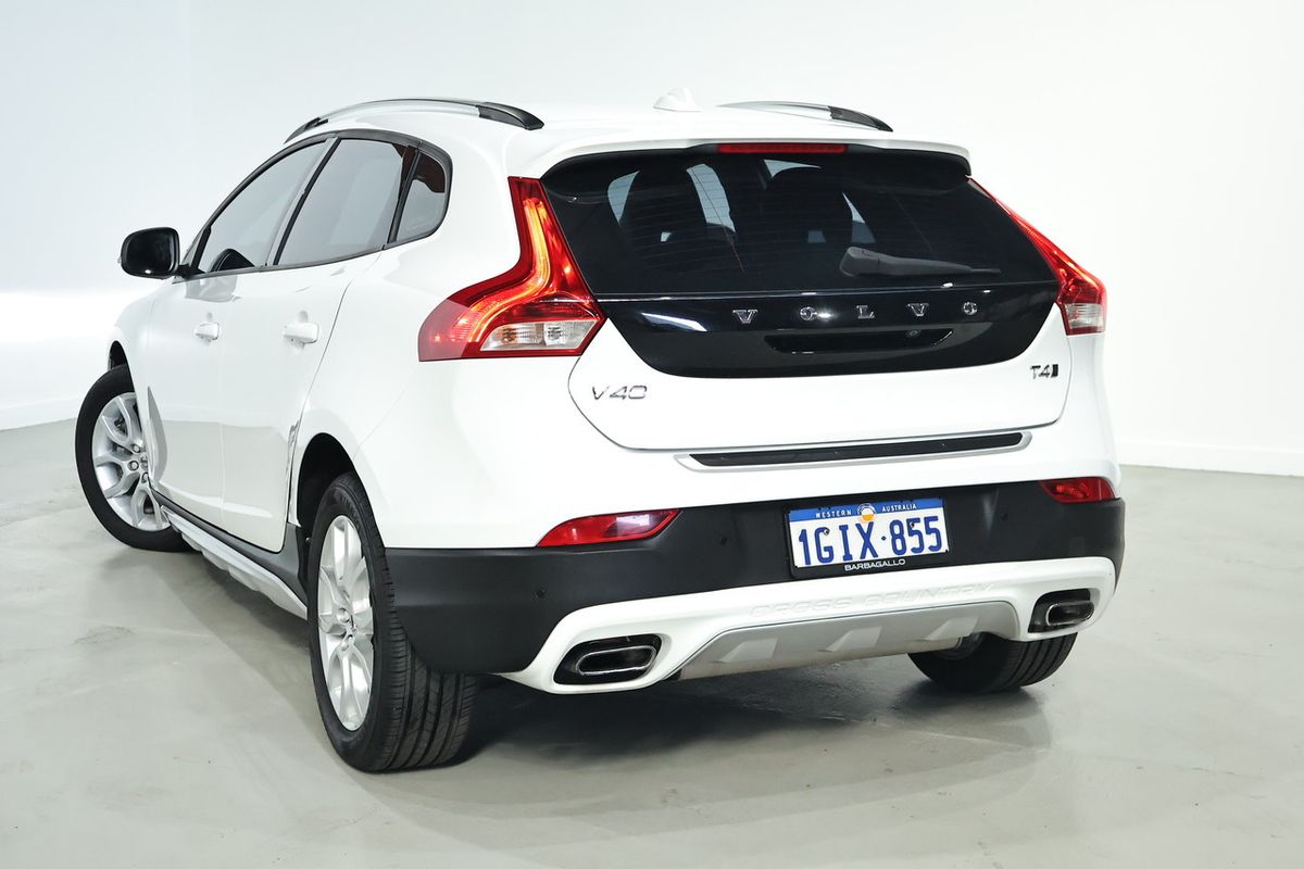 2017 Volvo V40 Cross Country T4 Momentum