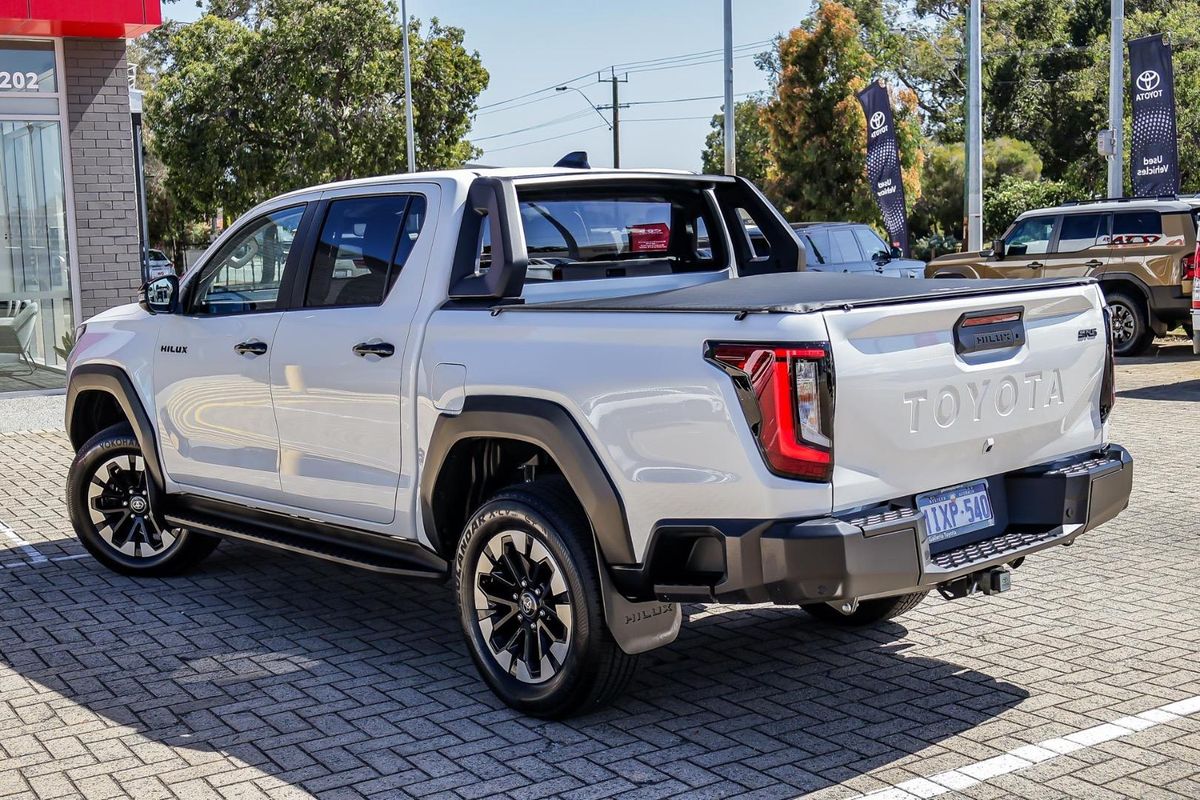 2026 Toyota Hilux SR5 48V GUN227R 4X4