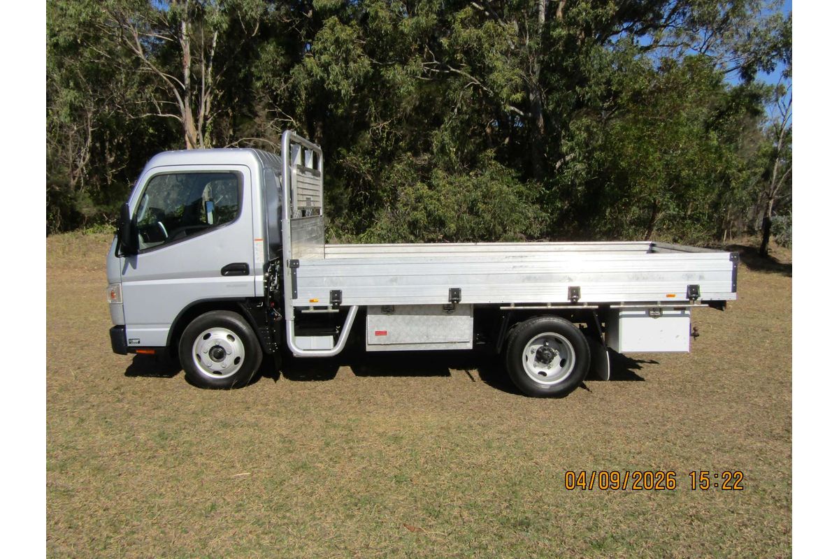 2022 Fuso Canter image 2
