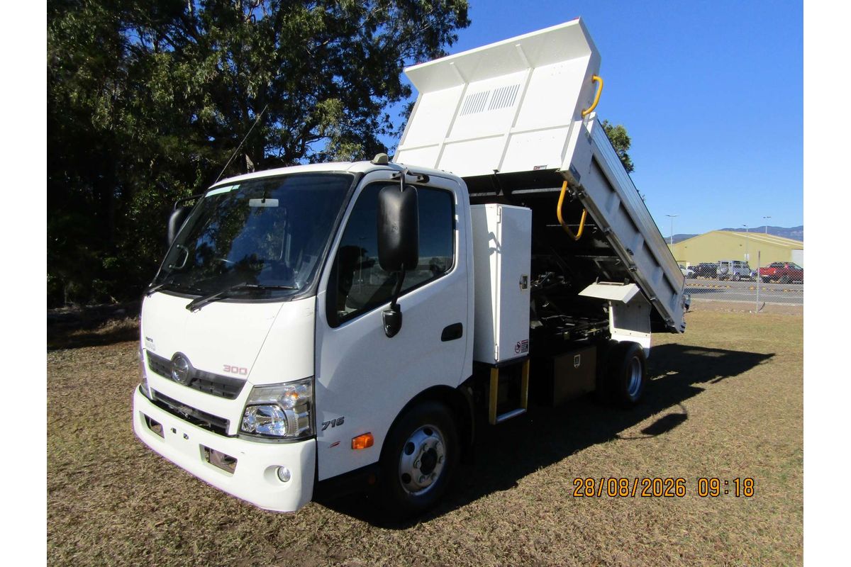 2015 Hino 300 Series 716 MEDIUM TIPPER XZU710R image 3