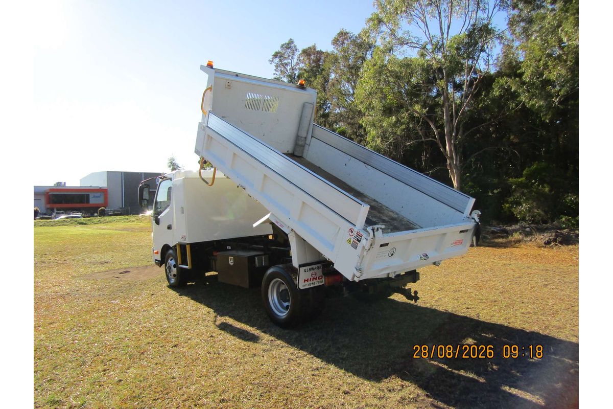 2015 Hino 300 Series 716 MEDIUM TIPPER XZU710R image 8