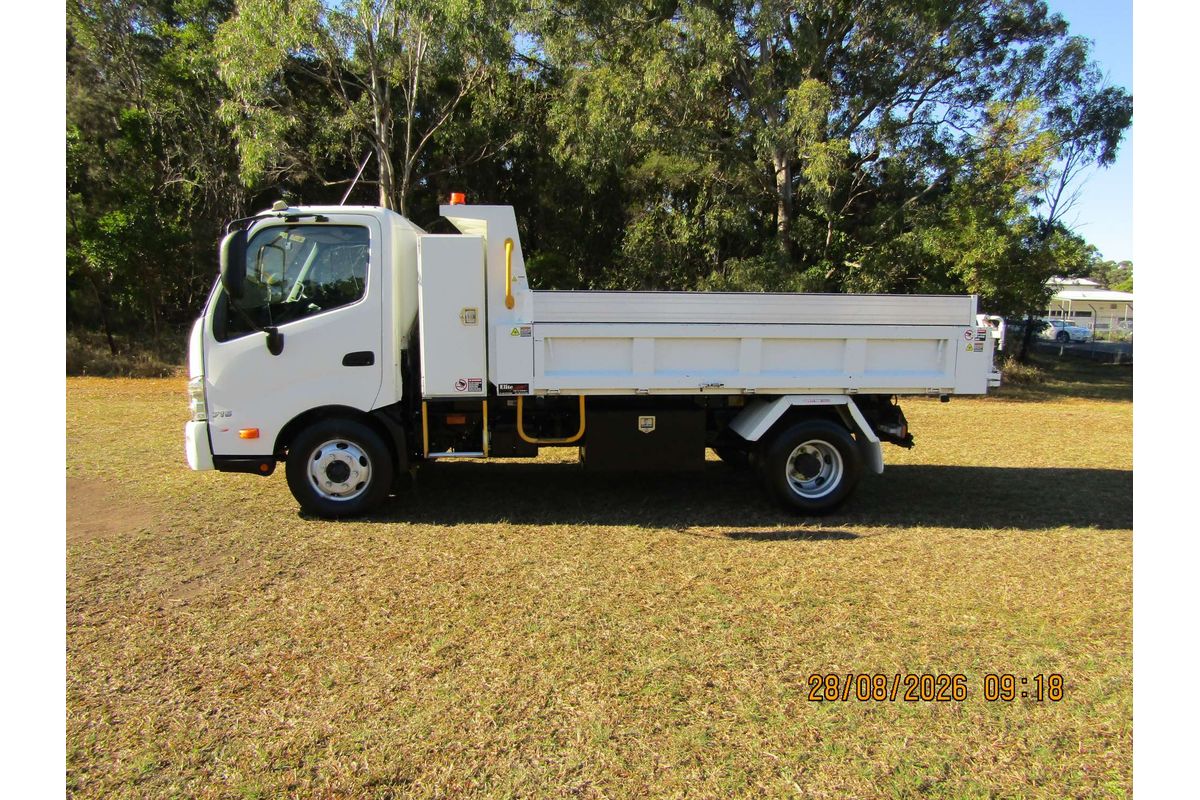 2015 Hino 300 Series 716 MEDIUM TIPPER XZU710R image 9