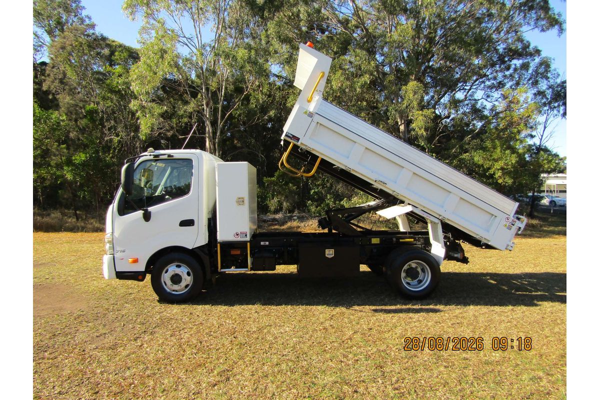 2015 Hino 300 Series 716 MEDIUM TIPPER XZU710R image 10