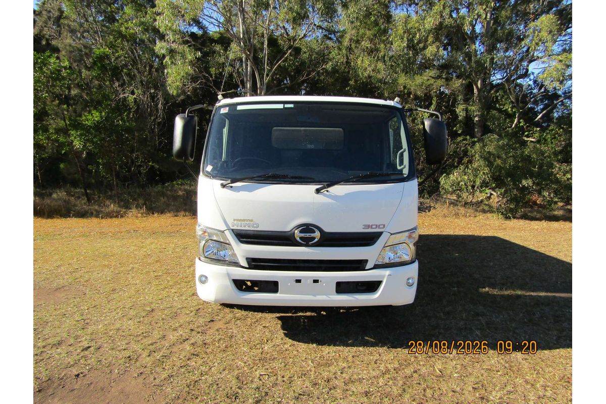 2015 Hino 300 Series 716 MEDIUM TIPPER XZU710R