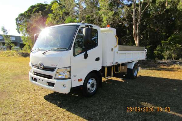 2015 Hino 300 Series 716 MEDIUM TIPPER XZU710R