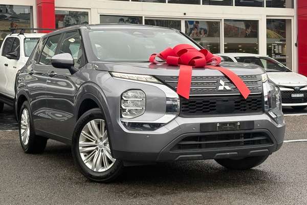 2023 Mitsubishi Outlander ES ZM