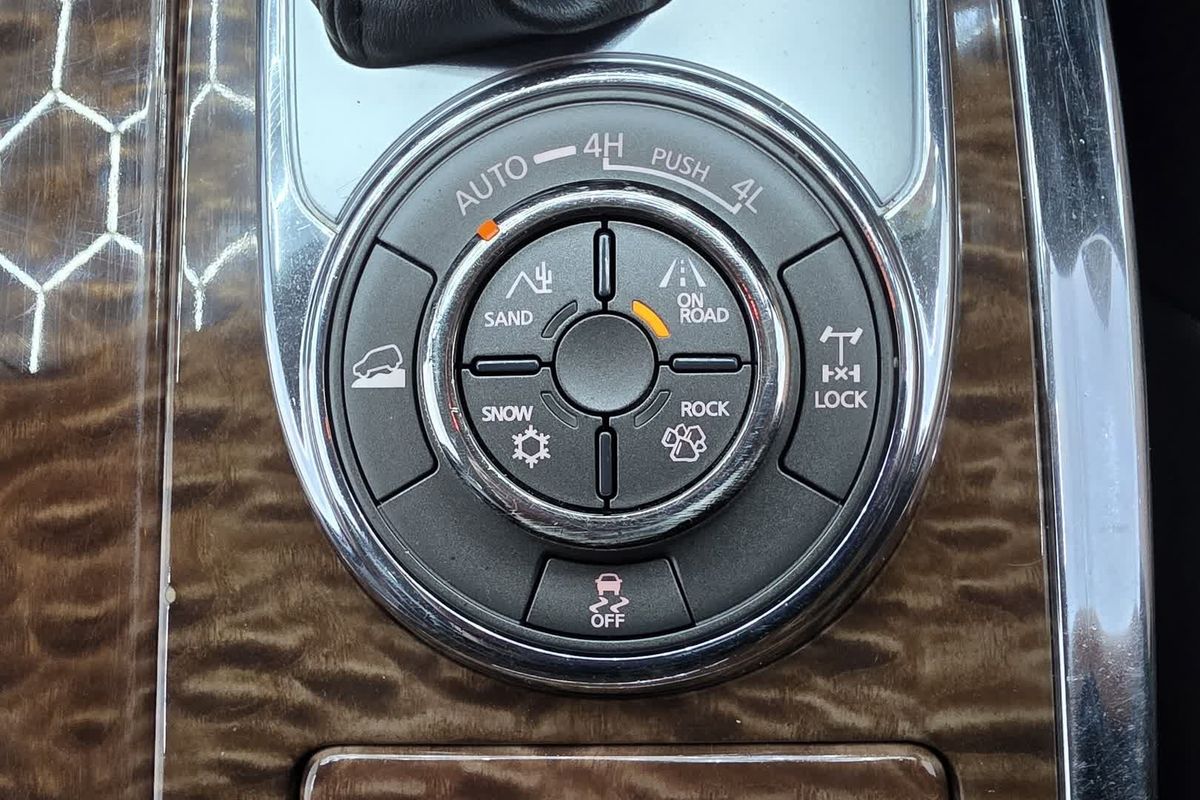 2022 Nissan Patrol Ti Y62 image 40
