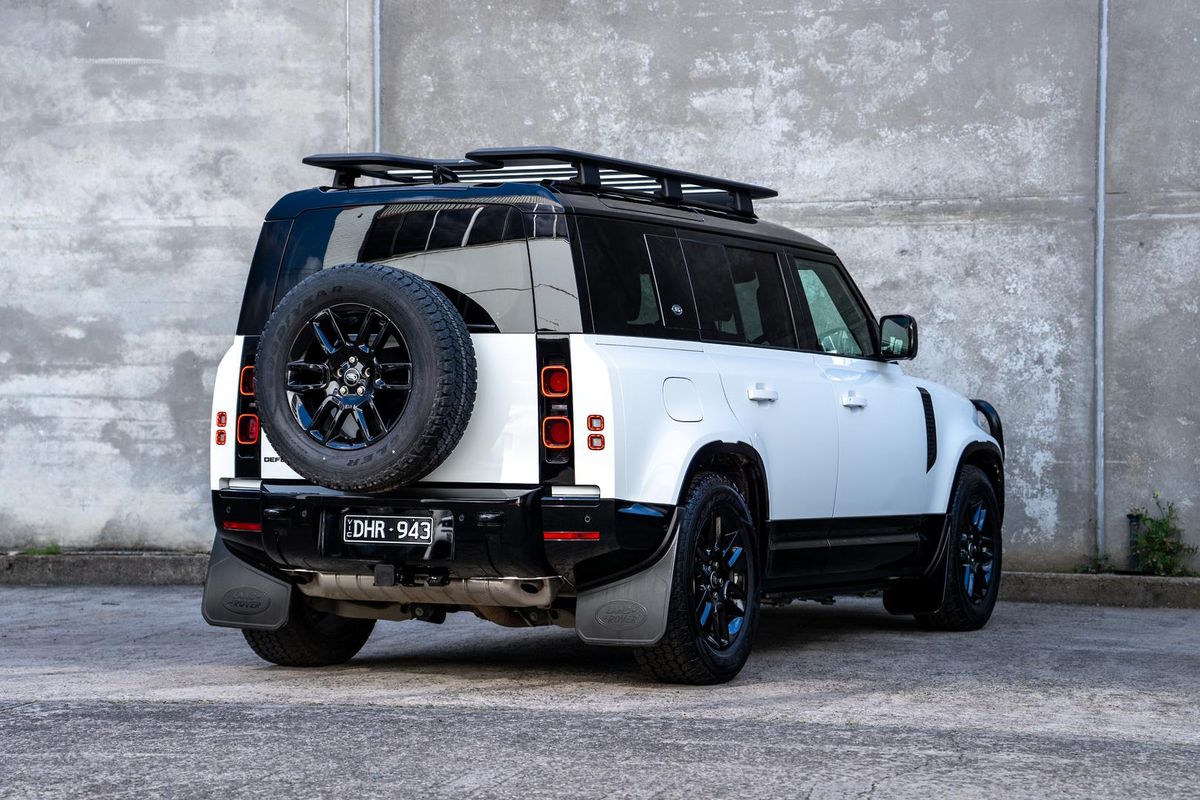 2024 Land Rover Defender 110 P400e X-Dynamic SE L663